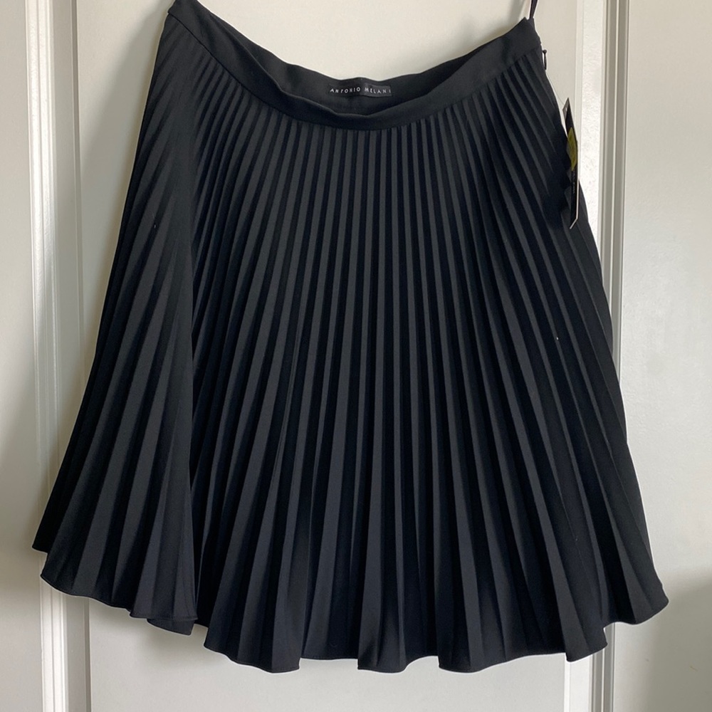 Antonio Melani NWT Blain pleated black skirt size 6